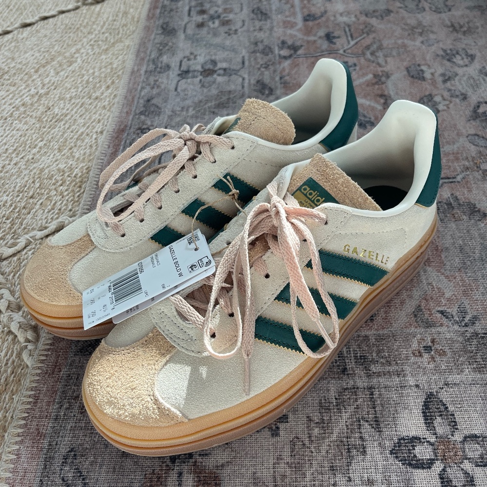*NWT* Sold Out everywhere Gazelle Bold size 8.5 women